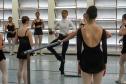 Ex-aluna do Guaíra, primeira bailarina do Philadelphia Ballet retorna para aula especial