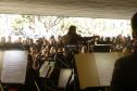  A Orquestra Sinfônica do Paraná retorna no vão-livre do Museu Oscar Niemeyer (MON) concerto gratuito da série "OSP no Museu Oscar Niemeyer – Mostly Mozart".