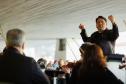Orquestra Sinfônica do Paraná interpreta obras de Shostakovich e Elgas com convidados no Guairão