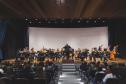 A Orquestra Sinfônica do Paraná reuniu quase 800 pessoas nos dois concertos realizados nesta semana em Campina Grande do Sul, na Região Metropolitana de Curitiba, dentro do projeto Guaíra para Todos. As apresentações foram realizadas nesta quarta e quinta-feira (24 e 25) no Teatro Municipal José Carlos Zanlorenzi.  Na quarta-feira (24), o concerto foi especialmente dedicado a 250 estudantes dos colégios estaduais Ivan Ferreira do Amaral, Bandeirantes e Prefeito João Maria de Barros.  A professora Cristiane 