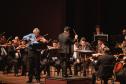 Emoção e despedida marcam concerto da Orquestra Sinfônica do Paraná que teve como tema a amizade