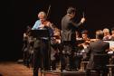 Emoção e despedida marcam concerto da Orquestra Sinfônica do Paraná que teve como tema a amizade