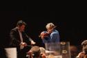 Emoção e despedida marcam concerto da Orquestra Sinfônica do Paraná que teve como tema a amizade