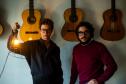 “Canções do Brasil” reúne Ayrton Montarroyos e João Camarero em concerto de voz e violão no Teatro Guarinha