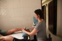 O trabalho de fisioterapia  é fundamental para performance de bailarinos do Teatro Guaíra.