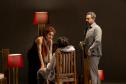 Drica Moraes e Caco Ciocler estrelam "Inter Alia", novo sucesso da autora "Prima Facie", em apresentação em Curitiba