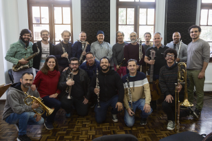 Egberto Gismonti & Orquestra à Base de Sopro de Curitiba