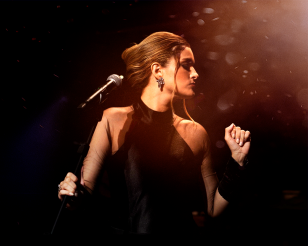 “Adele In Concert por Eduarda Xen” celebra a trajetória da artista britânica no Teatro Guaíra