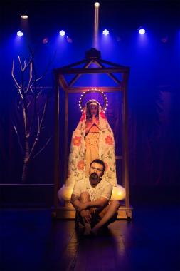 gina Vogue retorna aos palcos com “Desmonte” em nova temporada em Curitiba