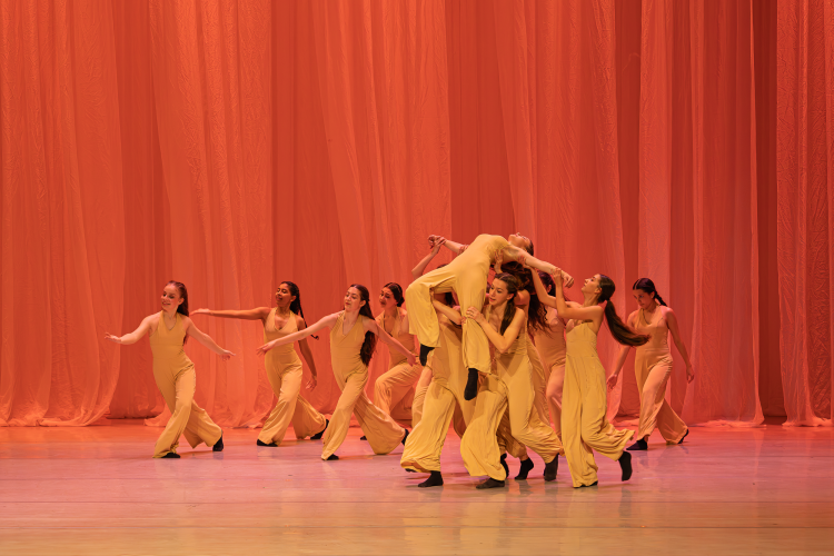 Apresentação da EDTG do espetáculo Crisálida