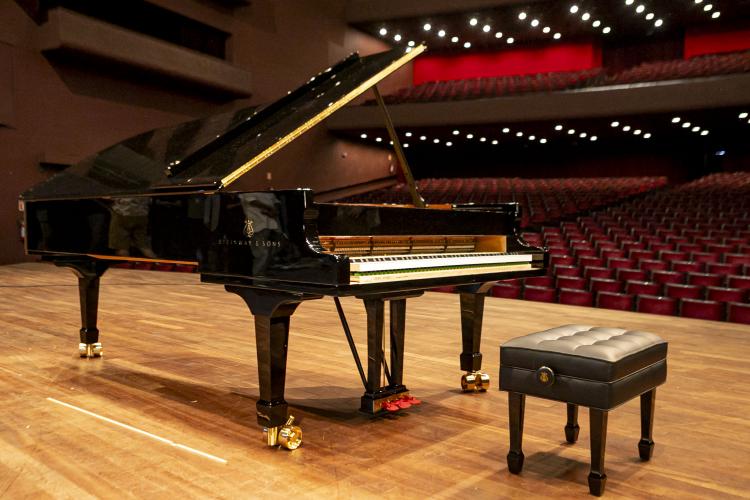 Montagem do novo piano da Orquestra Sinfônica do Paraná levou três dias para ficar concluído. Novo instrumento será apresetnado ao público em março.