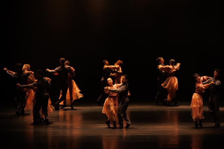 O Balé Teatro Guaíra abriu oficialmente sua temporada de apresentações de 2026 com “Tempo de Movimento”, que reuniu quase seis mil pessoas.
