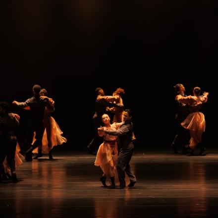  O Balé Teatro Guaíra abriu oficialmente sua temporada de apresentações de 2026 com “Tempo de Movimento”,  que reuniu quase seis mil pessoas. 