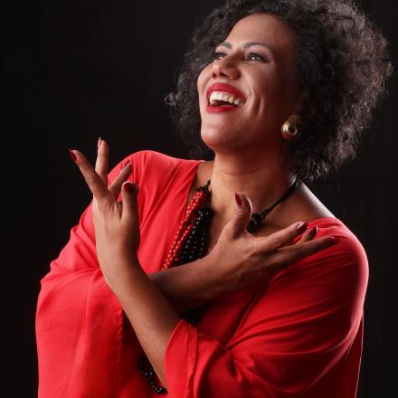 Tributo Oficial Mercedes Sosa com Indiana Nomma