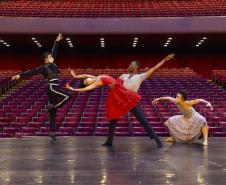 Teatro Guaíra faz apresentações de dança gratuitas em pontos turísticos de Curitiba