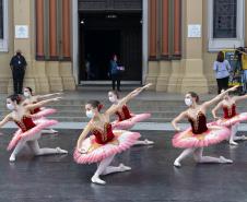 Escola de Dança do Teatro Guaíra se apresenta no Parque São Lourenço neste sábado 