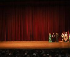 No Teatro Guaíra, em Curitiba, pela primeira vez no Brasil, a Companhia Nacional de Canto e Dança Śląsk, da Polônia, se apresentou ao lado do Balé Teatro Guaíra e do Grupo Polônes do Paraná Wisła. 