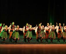 No Teatro Guaíra, em Curitiba, pela primeira vez no Brasil, a Companhia Nacional de Canto e Dança Śląsk, da Polônia, se apresentou ao lado do Balé Teatro Guaíra e do Grupo Polônes do Paraná Wisła. 