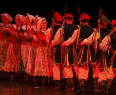 No Teatro Guaíra, em Curitiba, pela primeira vez no Brasil, a Companhia Nacional de Canto e Dança Śląsk, da Polônia, se apresentou ao lado do Balé Teatro Guaíra e do Grupo Polônes do Paraná Wisła. 