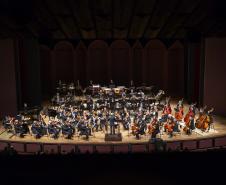 Orquestra Sinfônica do Paraná no palco do Teatro Guaíra