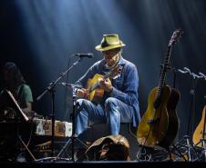 Almir Sater no palco