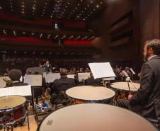 Orquestra realiza concerto didático no palco do Guairão