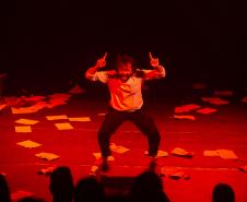 Cenas do espetáculo no Festival de Teatro de Curitiba