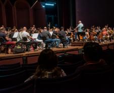 Orquestra Sinfônica do paraná no palco do Guairão no ensaio de "Floresta da Amazônia"