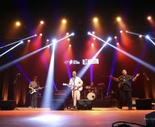 Palco e público no Guairão durante shows da Oficina de Música