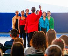 Grupo de dança EDTG se apresenta em escolas