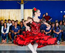 Grupo de dança EDTG se apresenta em escolas