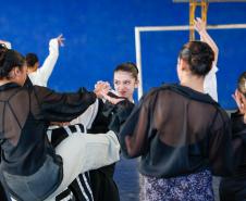 Grupo de dança EDTG se apresenta em escolas