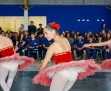 Grupo de dança EDTG se apresenta em escolas