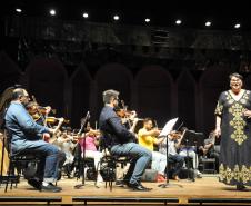 Ensaio da Orquestra e cantores no Guairão