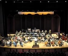 Ensaio da Orquestra e cantores no Guairão