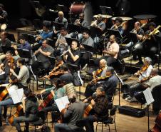 Ensaio da Orquestra e cantores no Guairão