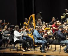 Ensaio da Orquestra e cantores no Guairão