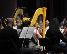 Ensaio da Orquestra e cantores no Guairão