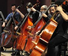 Ensaio da Orquestra e cantores no Guairão