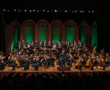 Orquestra Sinfônica no palco do Guairão