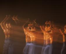 Contraponto é um espetáculo formado por duas coreografias: Castelo e Anima - imensaidão adentro