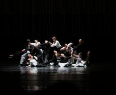 "Crisálida": obra da Escola de Dança do Guaíra faz analogia às transformações da vida humana