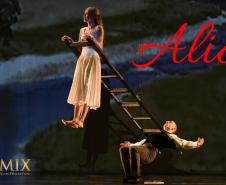 Espetáculo Alice no palco