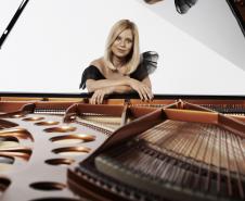 A convidada para o solo é a pianista ucraniana Valentina Lisitsa