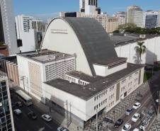 Obra na coberturado teatro