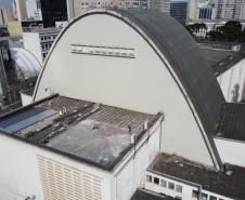 Obra na coberturado teatro