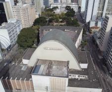 Obra na coberturado teatro