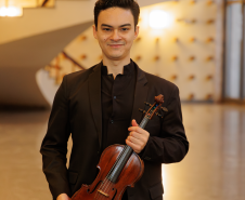Violinista Ricardo Molter no Teatro Guaíra