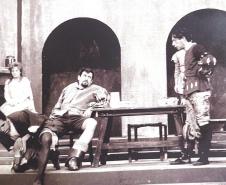 Paulo Goulart e Nicette Bruno em cena (1964)