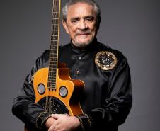 Zé Ramalho posando para foto